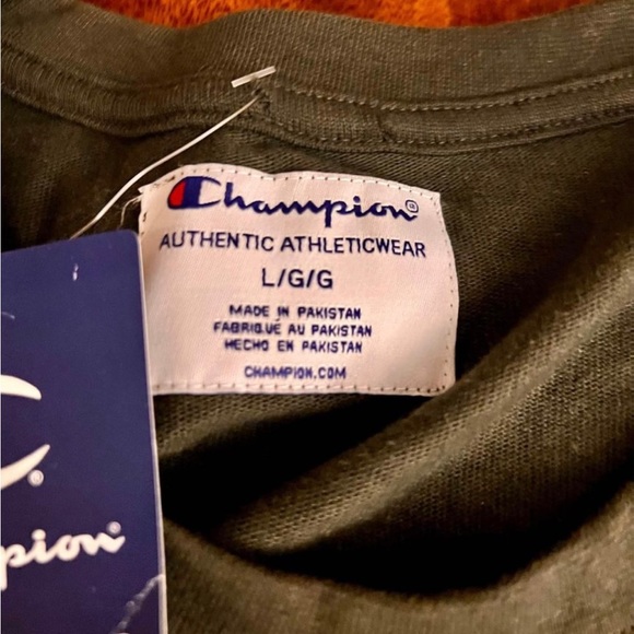 Champion long sleeve shirt. - Picture 3 of 3